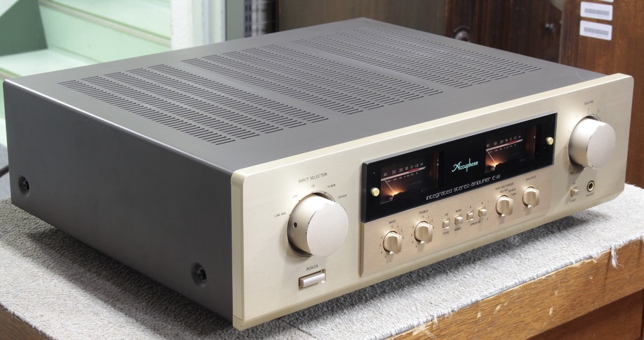 Accuphase E-211 Vollverstärker, champagner